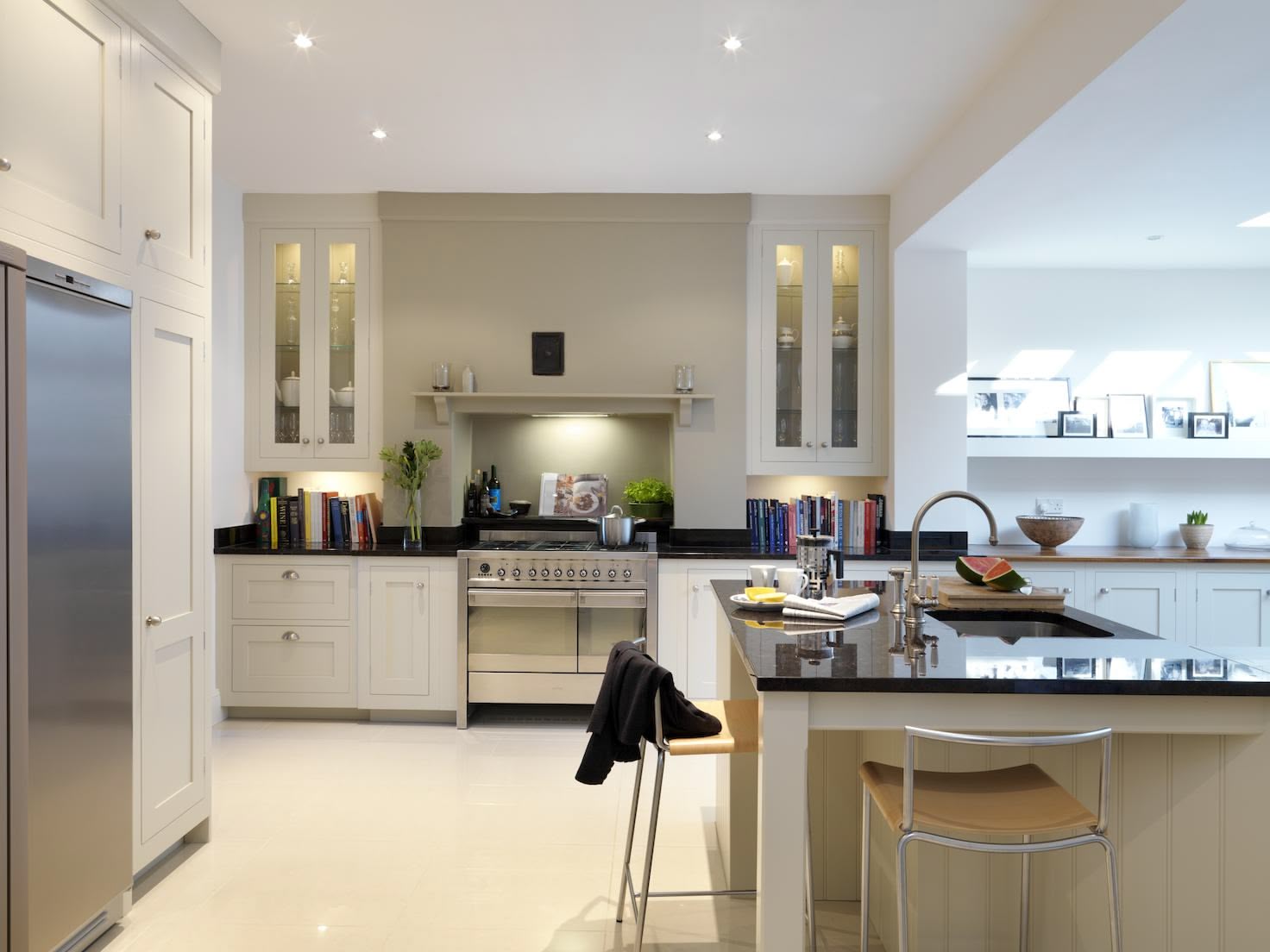 Broken plan Shaker kitchen design