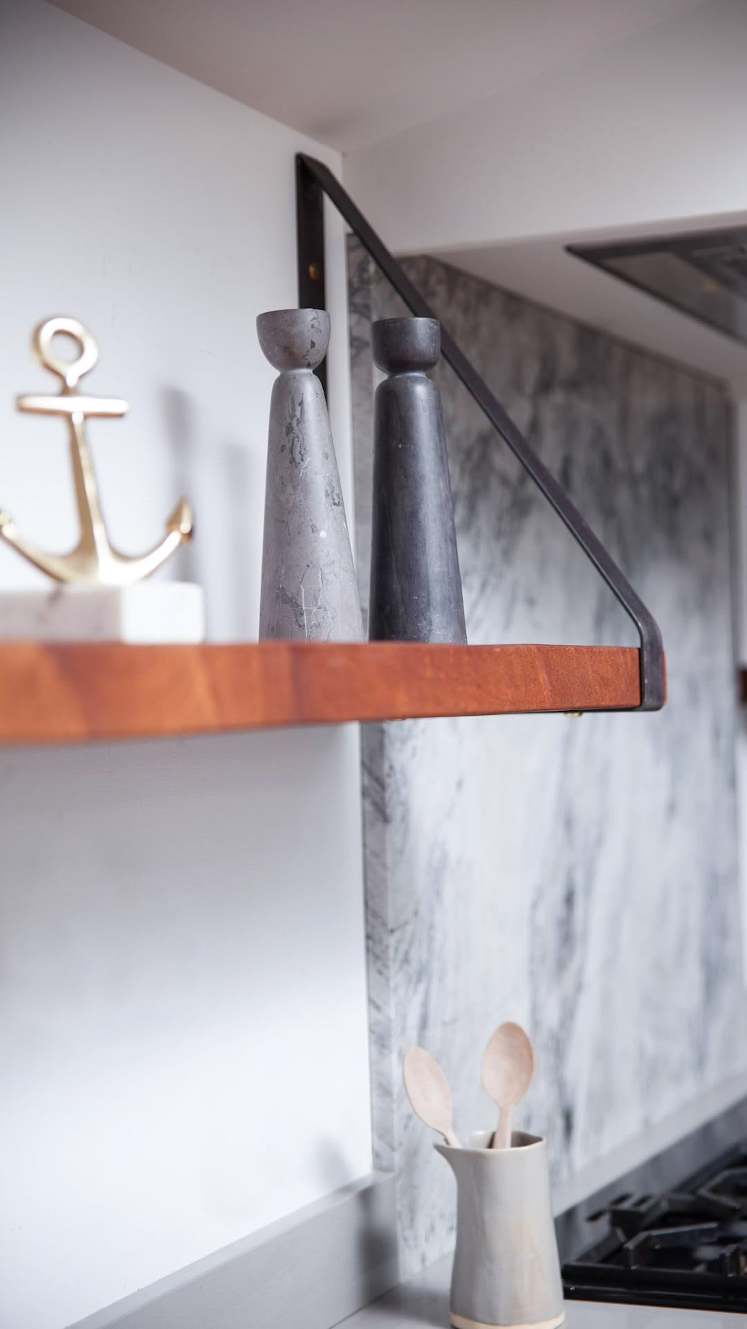 quartzite splashback and wooden shelving