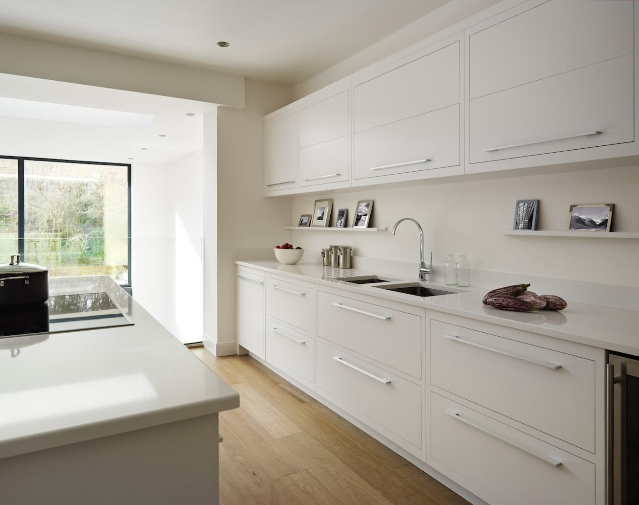 White Linear kitchen cabinetry