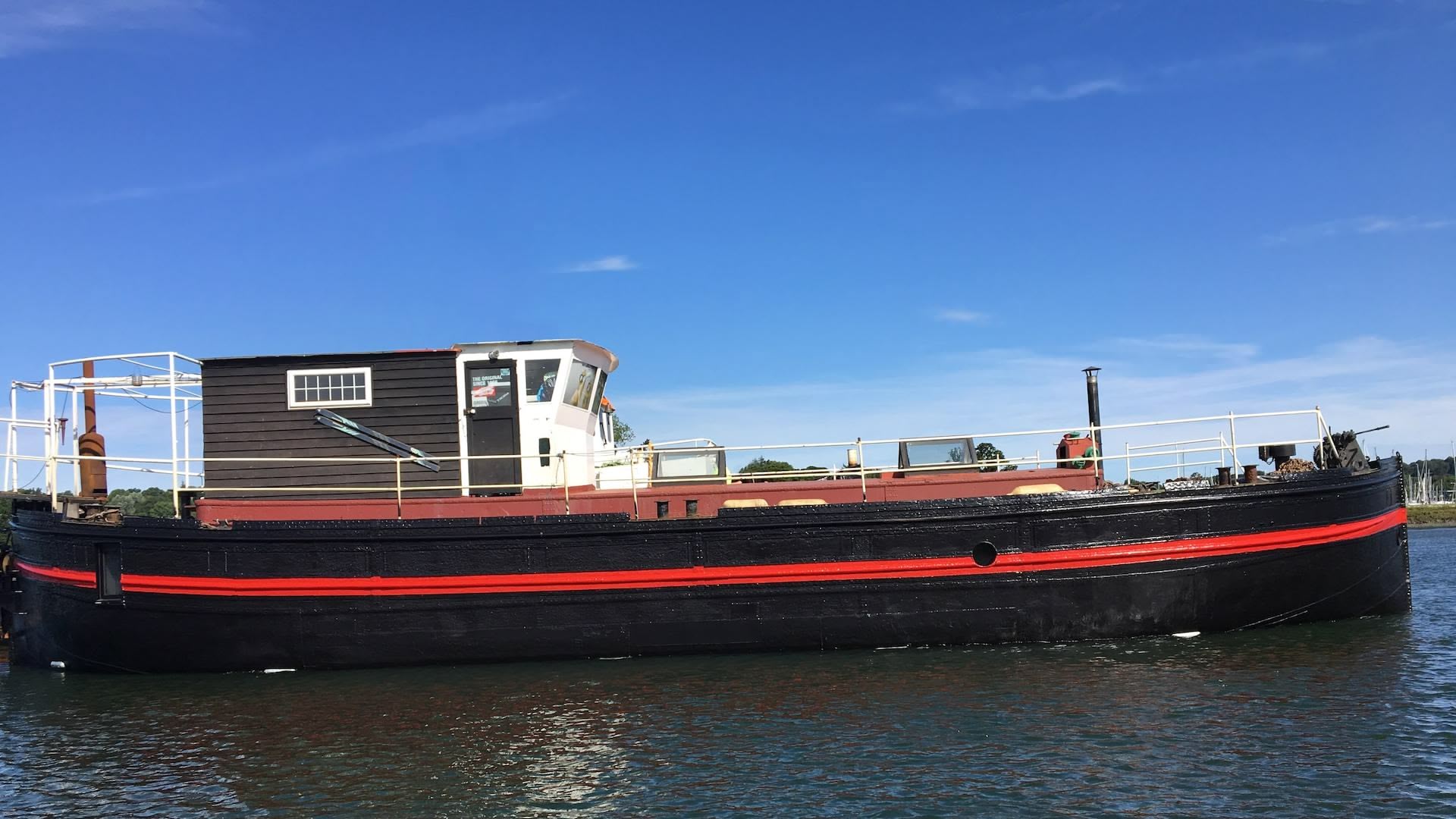 External view of houseboat property