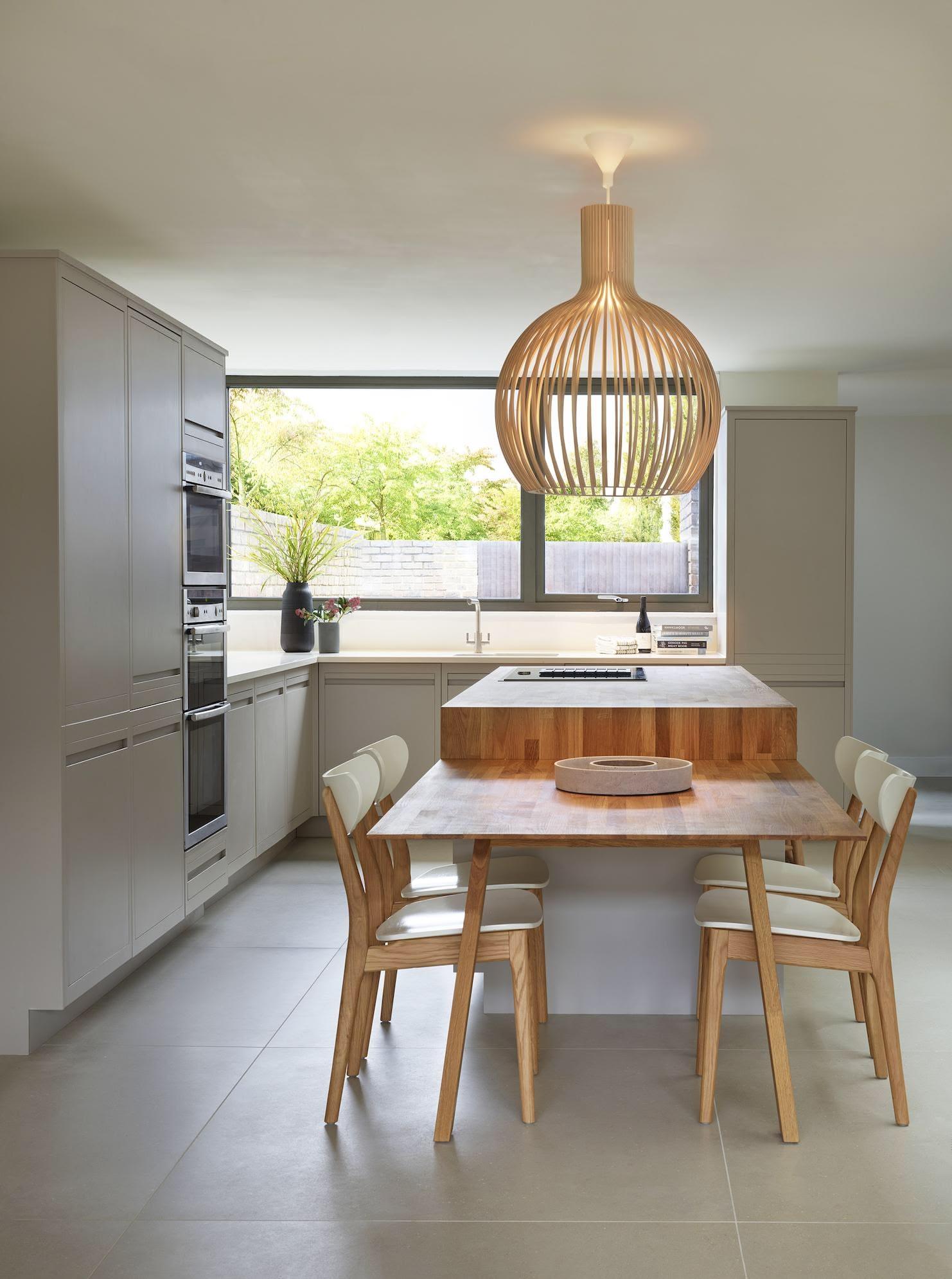 Linear Edge featuring a neutral kitchen scheme