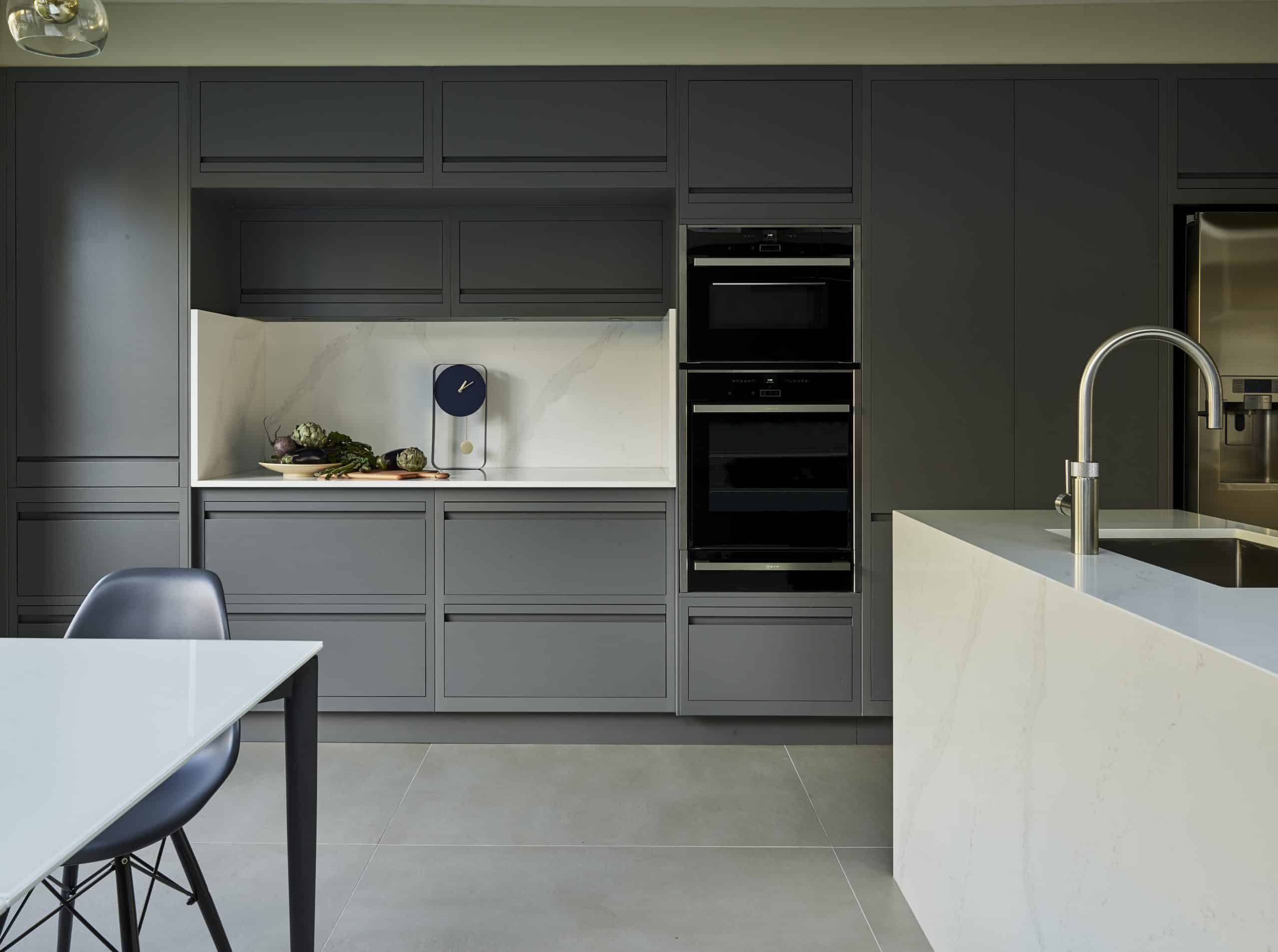 Harvey Jones Linear Edge kitchen design