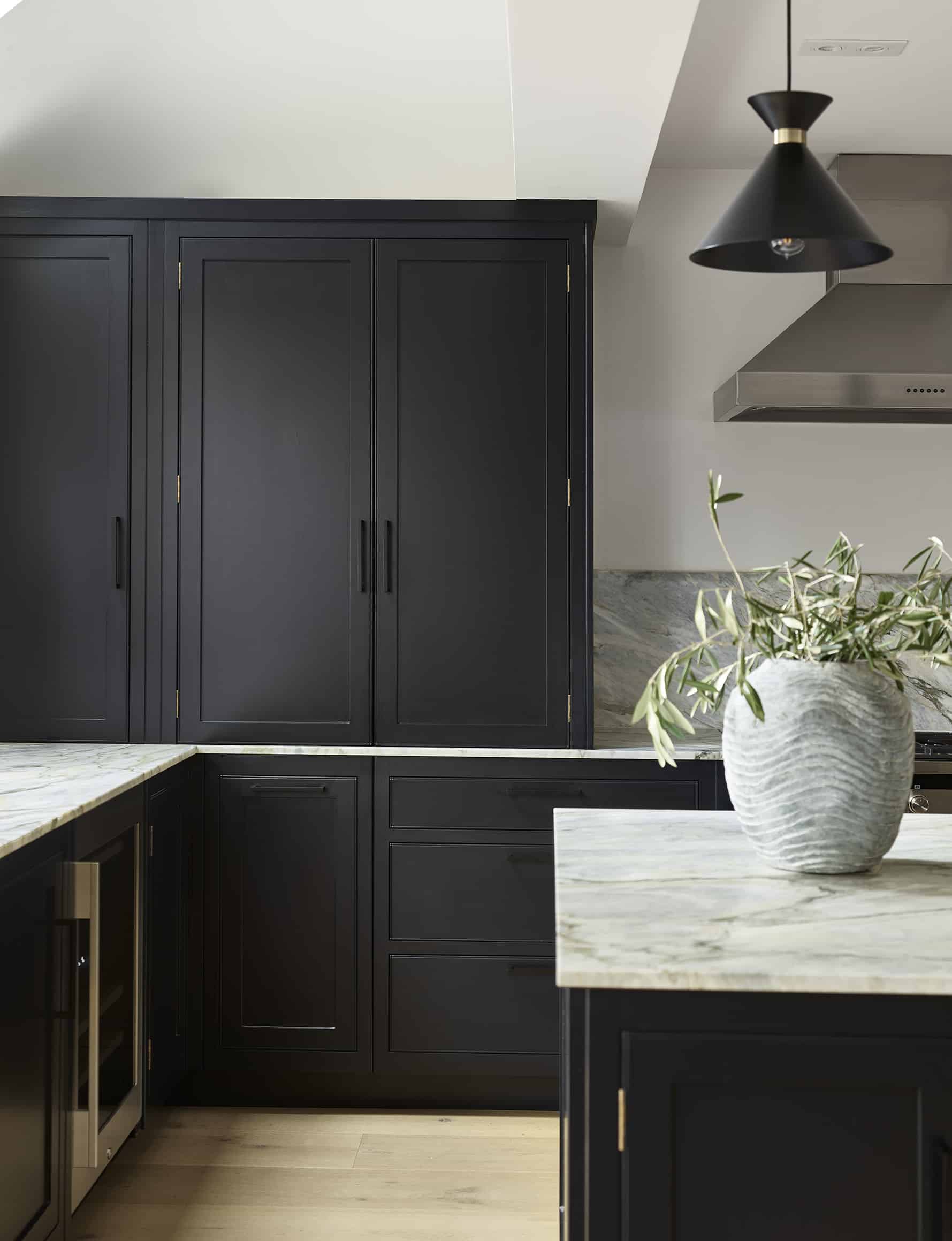 Dark Arbor kitchen cabinetry with white marble worktops and splashback