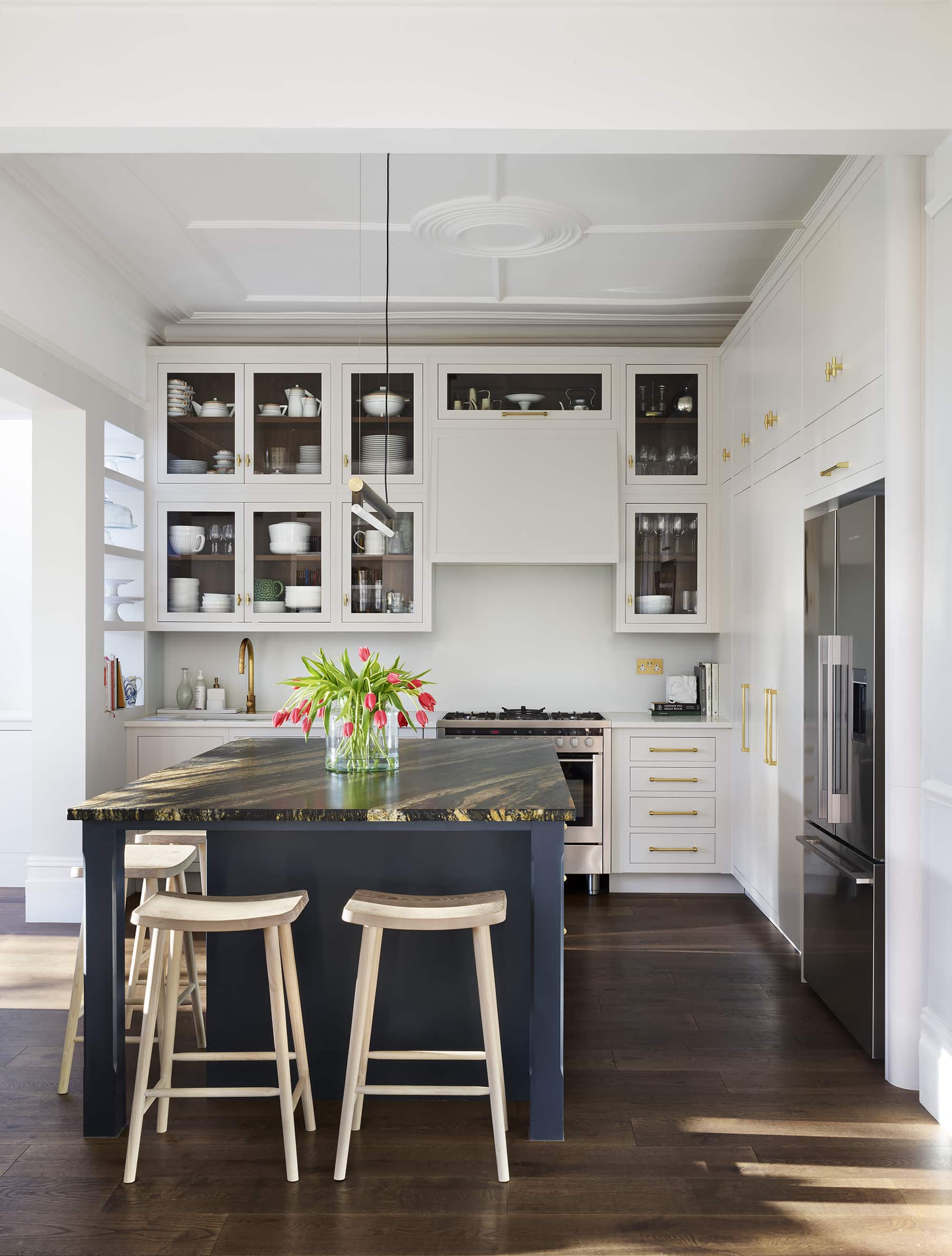well-proportioned Linear style kitchen featuring a dark kitchen island