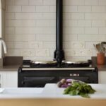 Cream tiled splashback against cooker