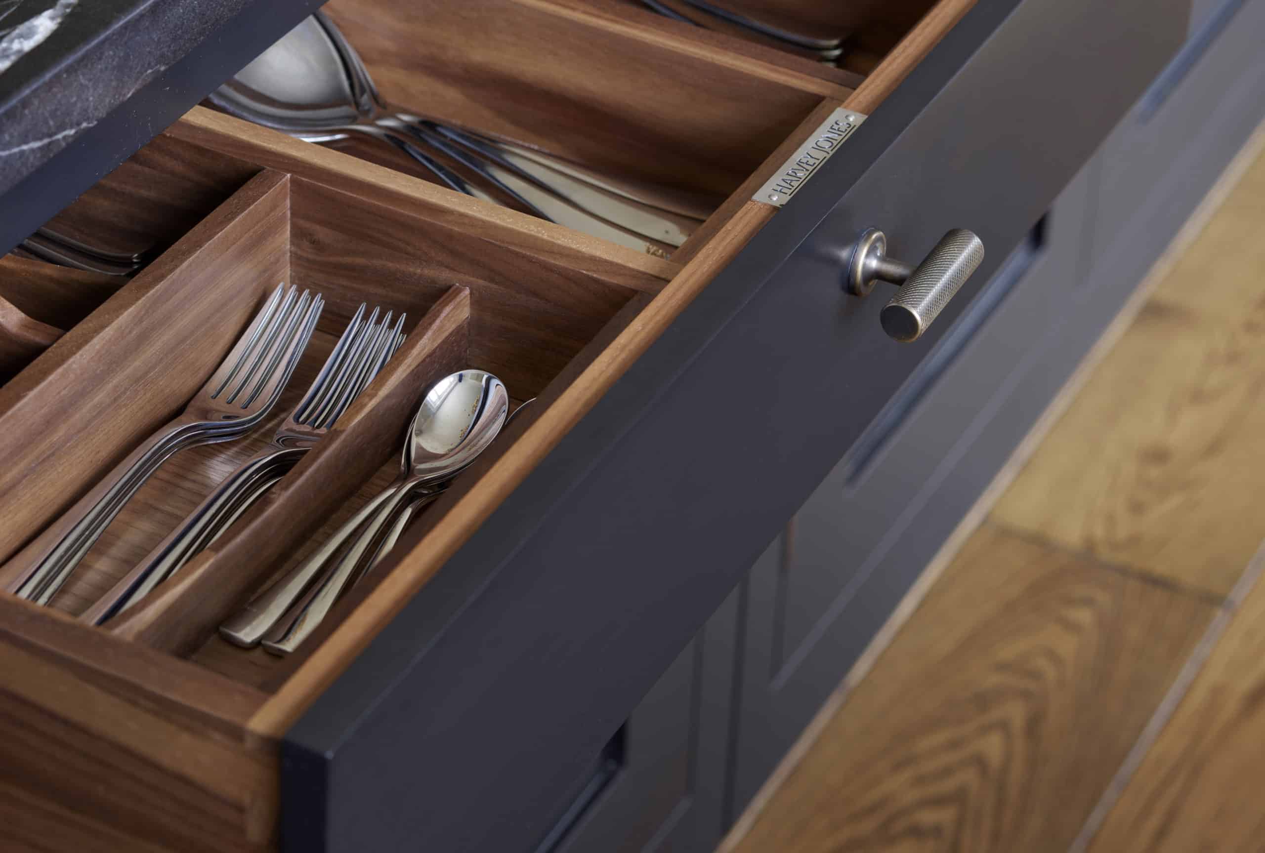 solid-wood-drawers-image