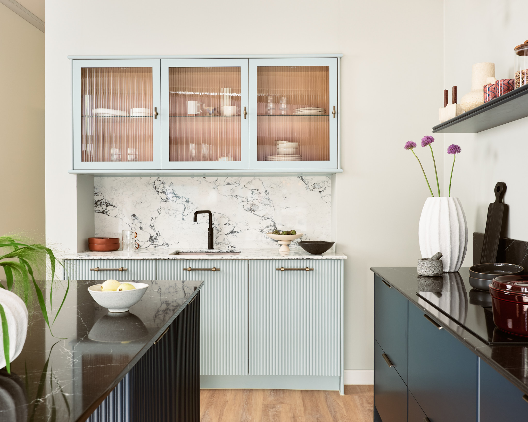 Kitchen cabinet for glassware storage