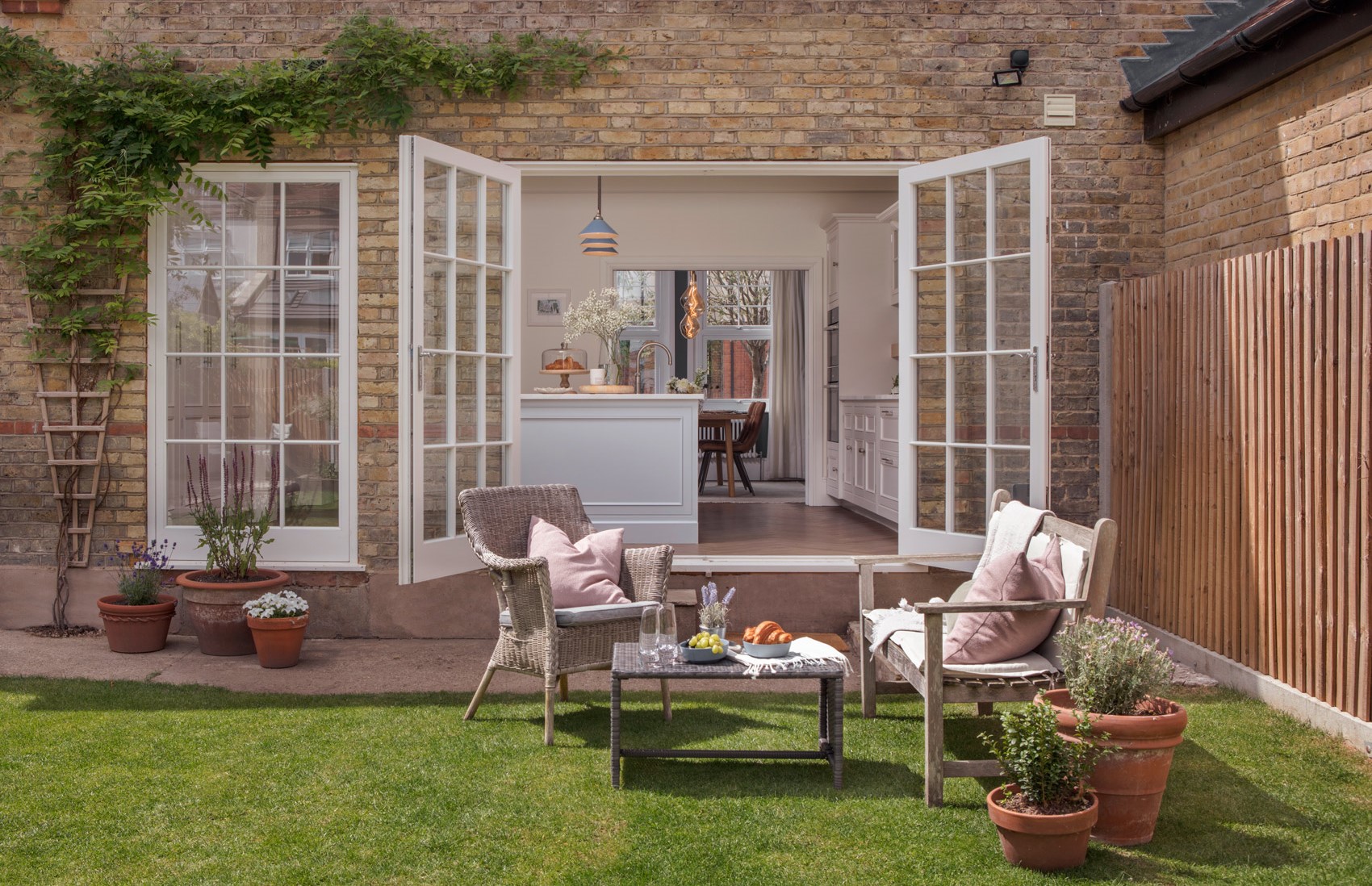 Example of an indoor-outdoor space in Summer