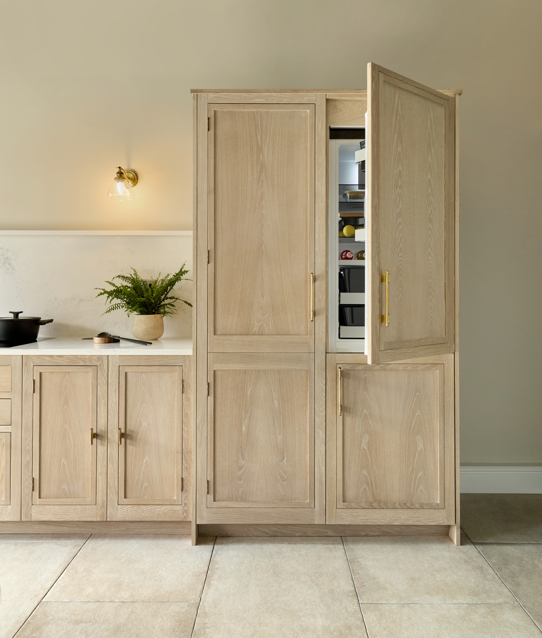 Oak Slim Shaker cabinet with integrated fridge
