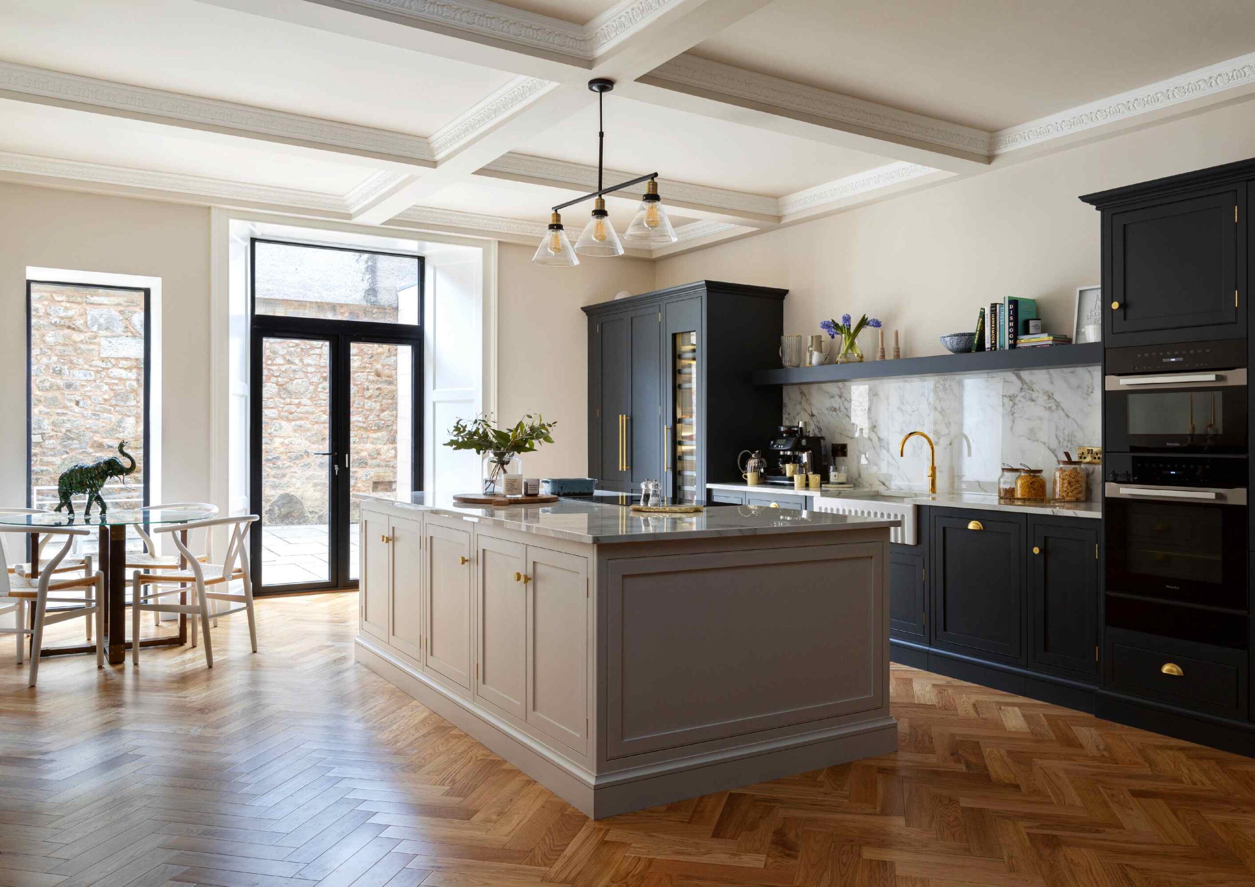 Bespoke luxury kitchen featuring an open layout, smart storage, and luxurious materials for a seamless cooking and entertaining space.