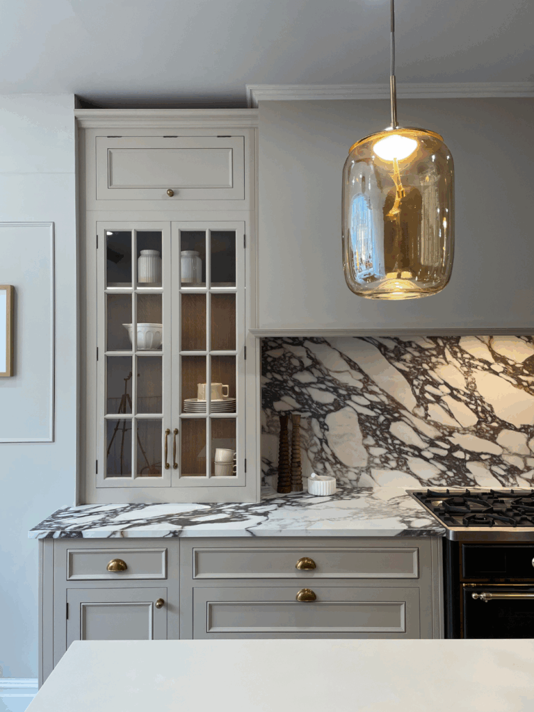Modern neutral kitchen design with bold backsplash and worktop