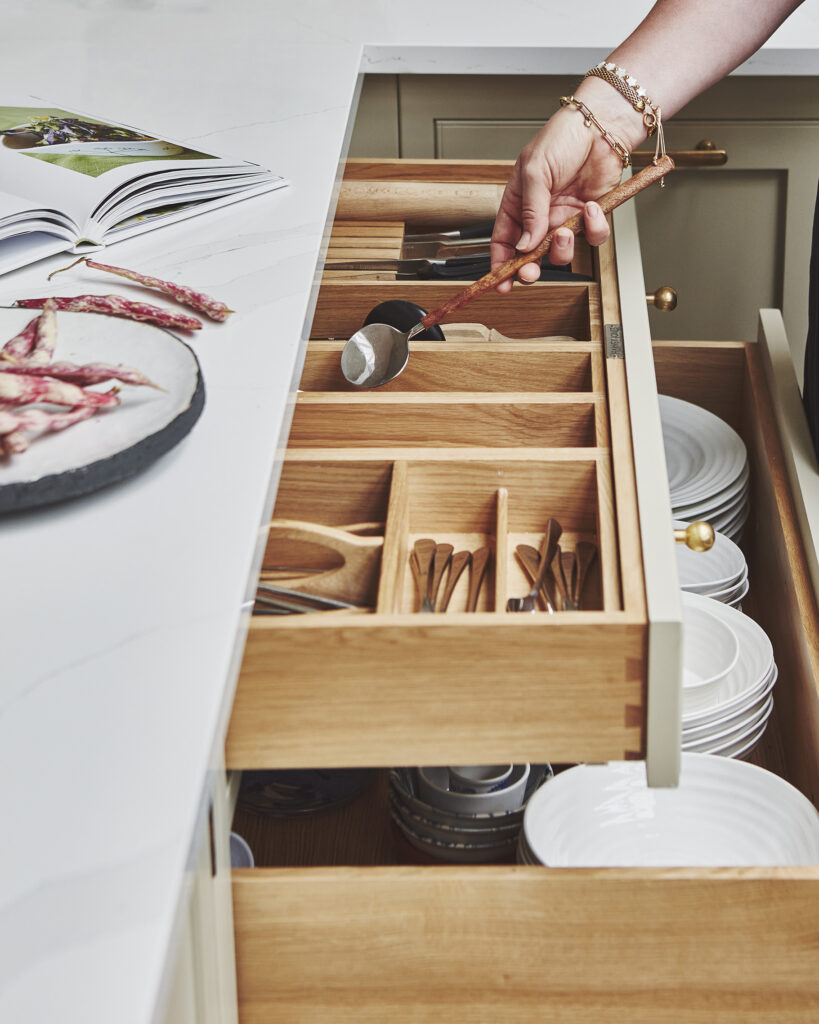 Bespoke kitchen drawers with oak internal drawer organisers for cutlery and crockery