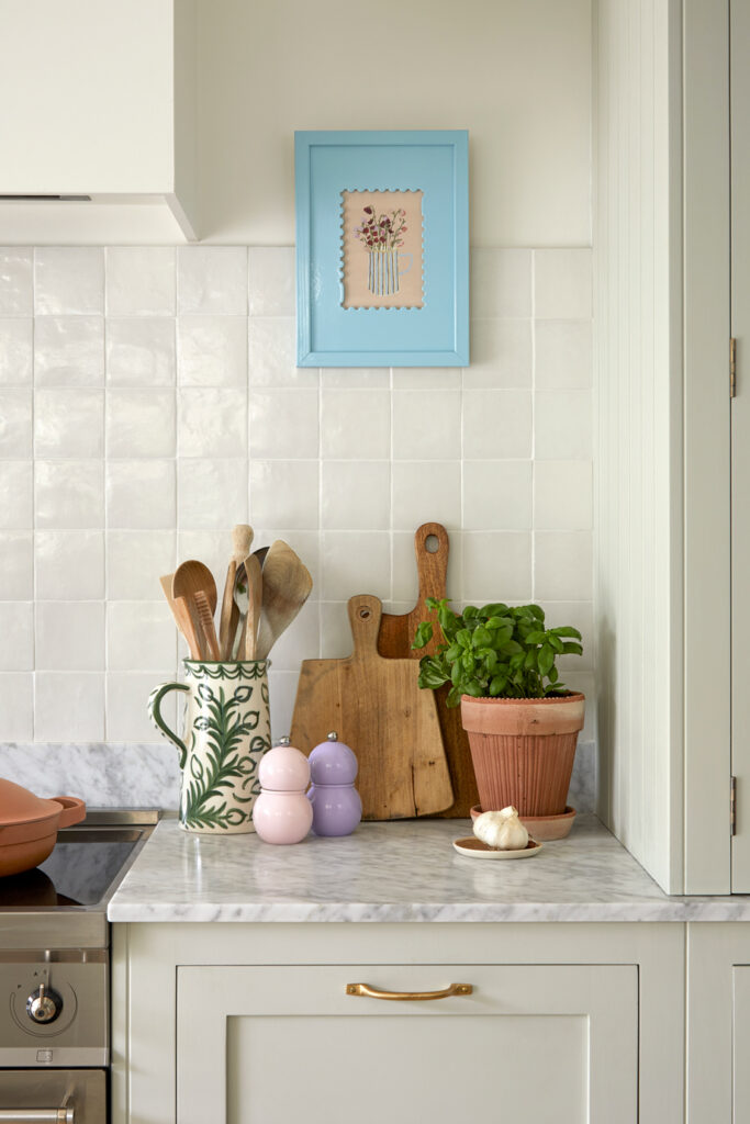 Neutral shaker kitchen with marble style quartz worktops and zellige tile splashback